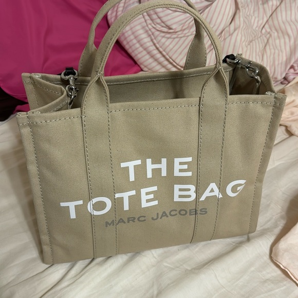 Marc Jacob’s Beige Tote Bag Barley Used Like New - Picture 1 of 5